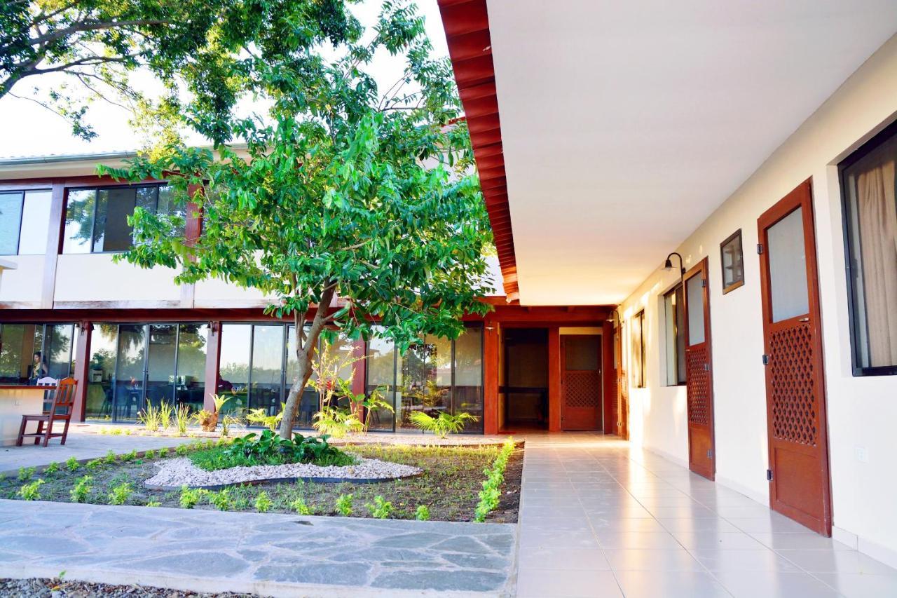Los Jazmines Hotel Resort Warnes 외부 사진