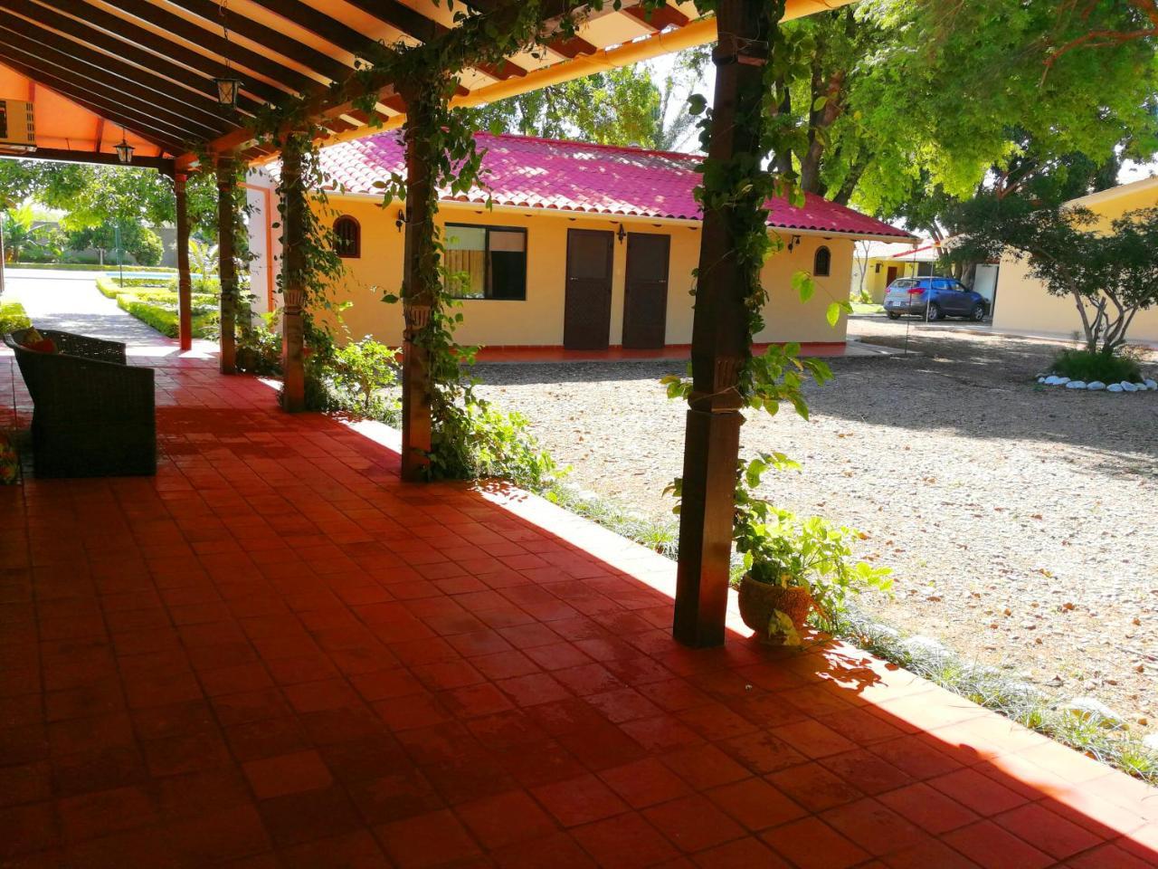 Los Jazmines Hotel Resort Warnes 외부 사진