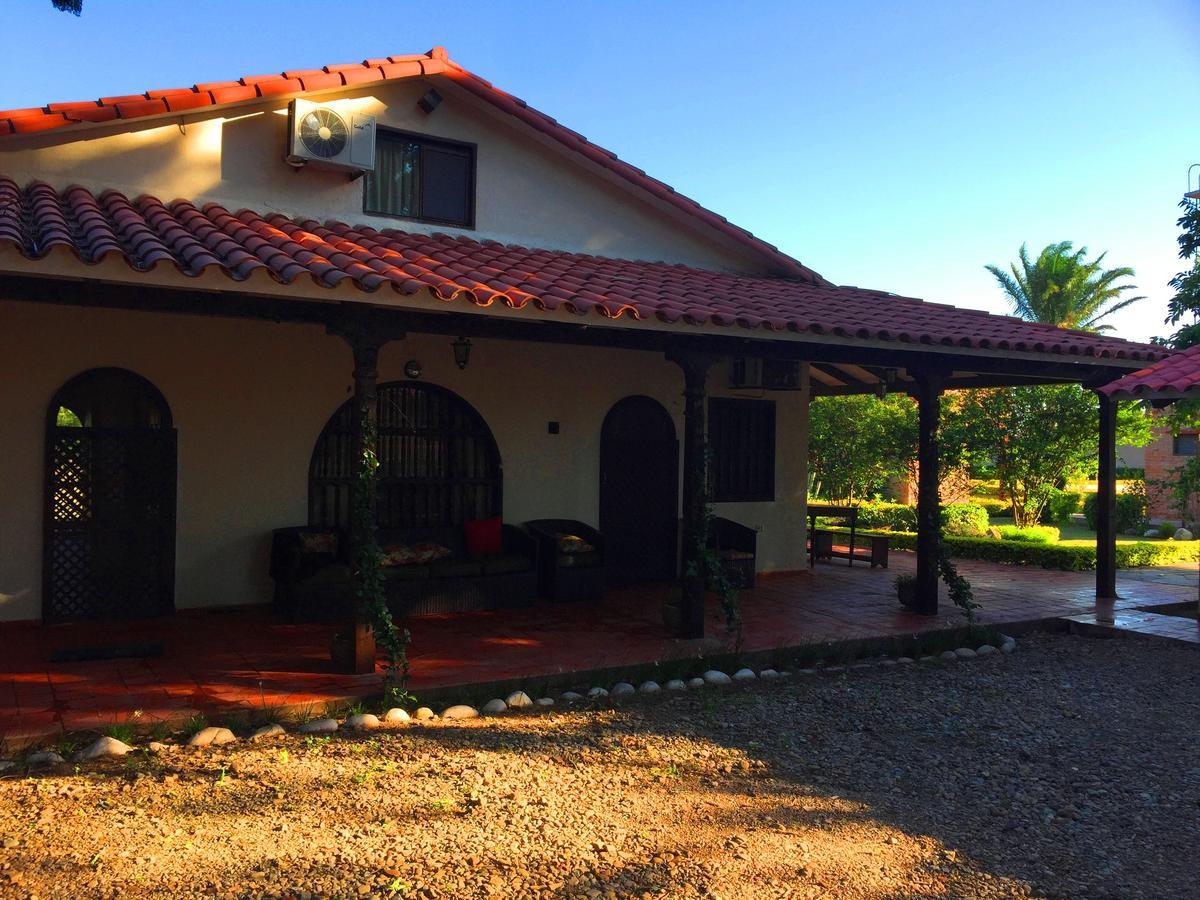 Los Jazmines Hotel Resort Warnes 외부 사진