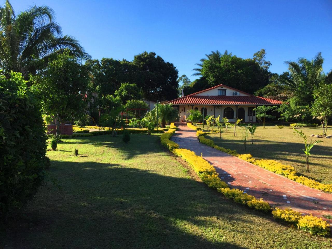 Los Jazmines Hotel Resort Warnes 외부 사진