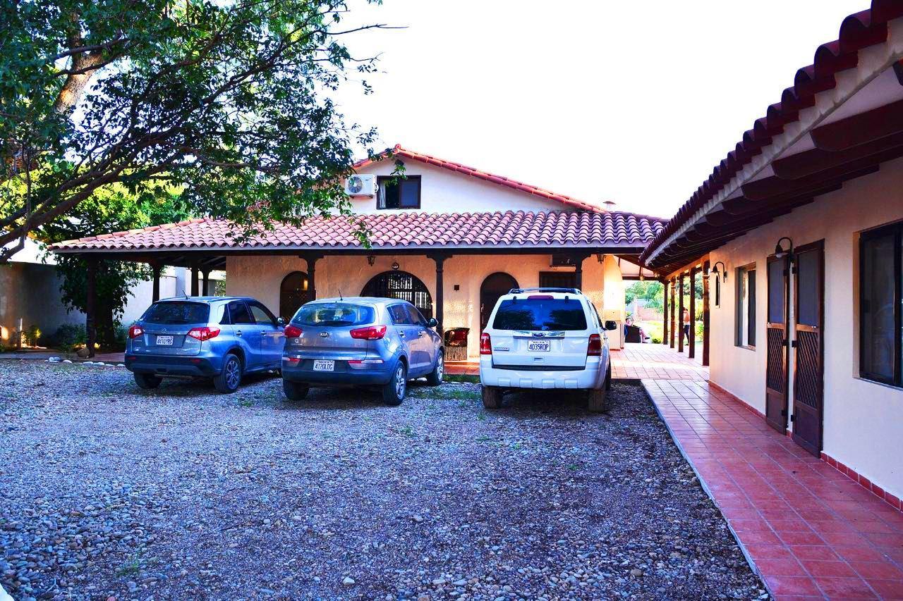 Los Jazmines Hotel Resort Warnes 외부 사진
