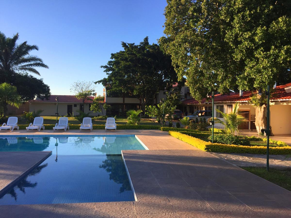 Los Jazmines Hotel Resort Warnes 외부 사진