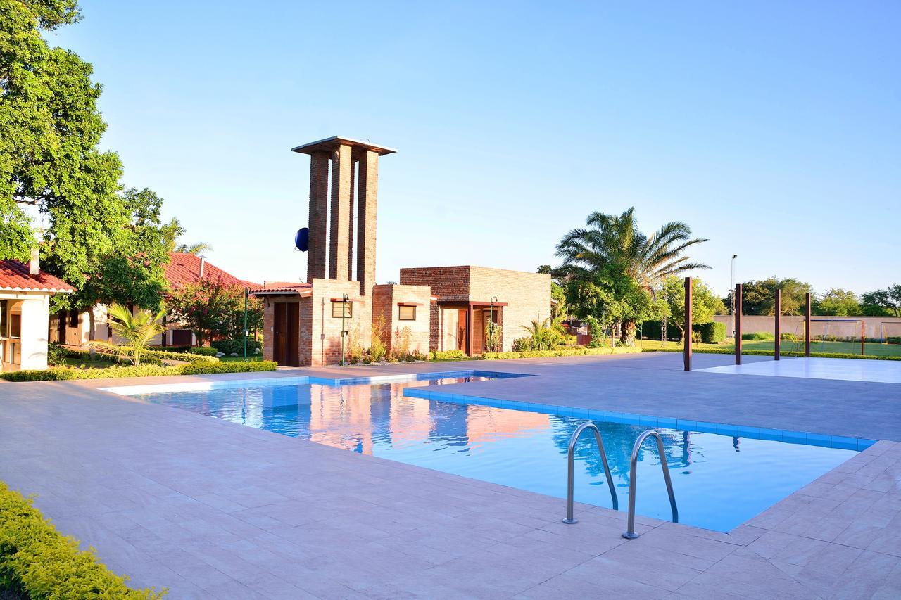 Los Jazmines Hotel Resort Warnes 외부 사진