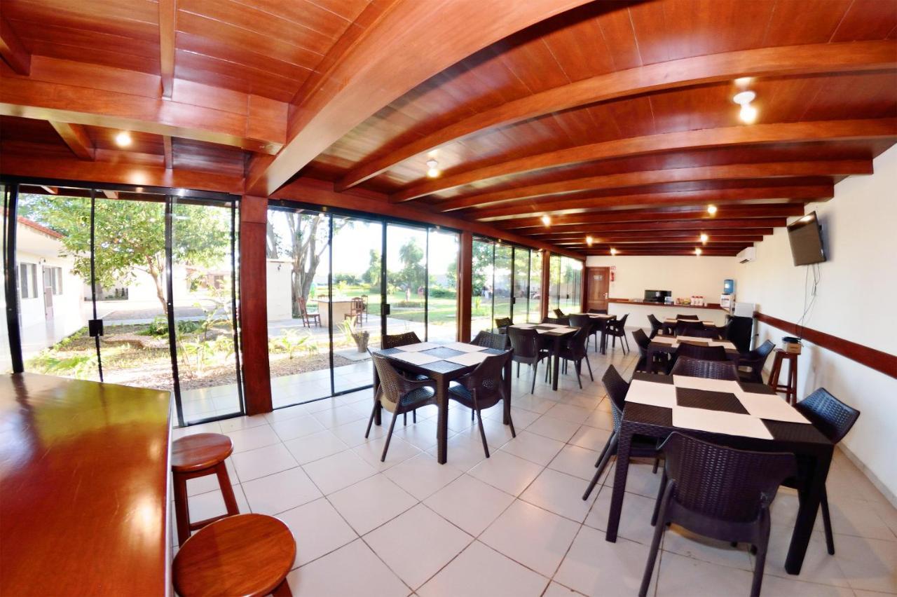 Los Jazmines Hotel Resort Warnes 외부 사진