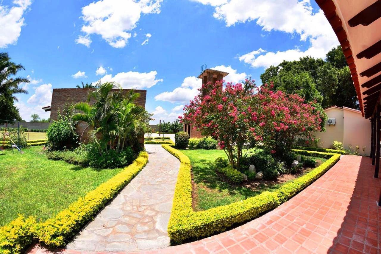 Los Jazmines Hotel Resort Warnes 외부 사진