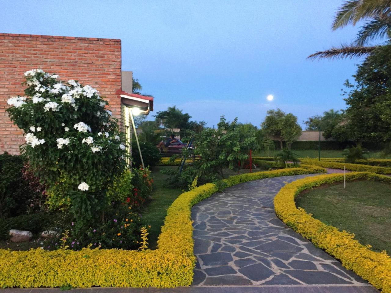 Los Jazmines Hotel Resort Warnes 외부 사진