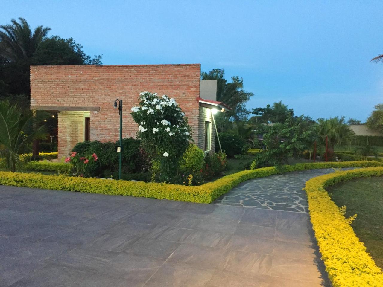 Los Jazmines Hotel Resort Warnes 외부 사진