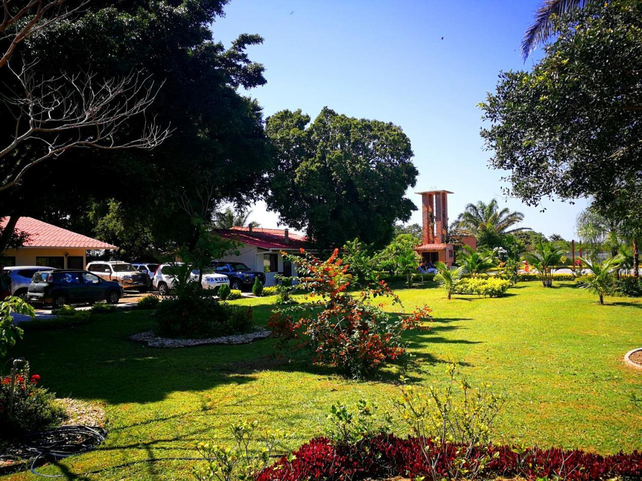 Los Jazmines Hotel Resort Warnes 외부 사진