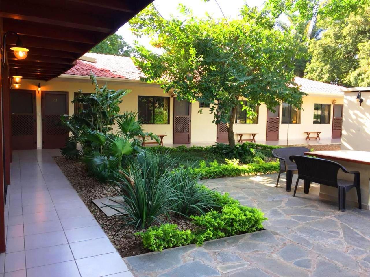 Los Jazmines Hotel Resort Warnes 외부 사진